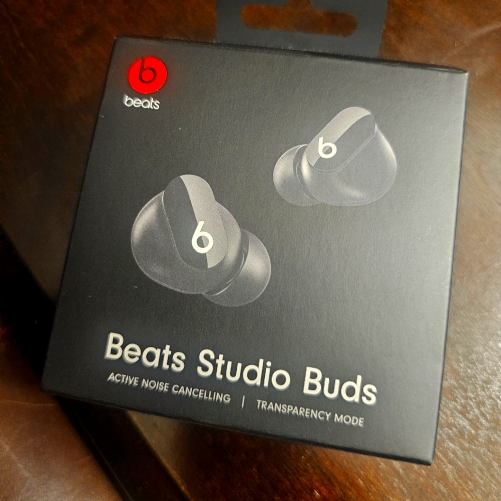 Beats Studio Buds in Black